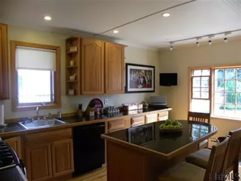 32 Forest Rd, Delmar, NY 12054 photo 4