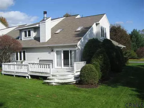 57 Constitution Ct, Glenmont, NY 12077 photo 2