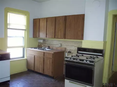 527 Summit Ave, Schenectady, NY 12307 photo 3