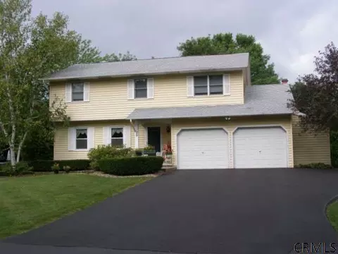 26 Longmeadow Dr, Delmar, NY 12054 photo 2