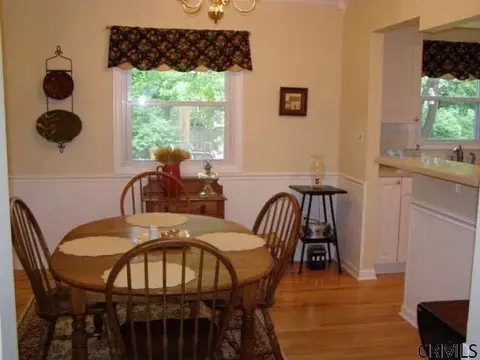 26 Longmeadow Dr, Delmar, NY 12054 photo 5