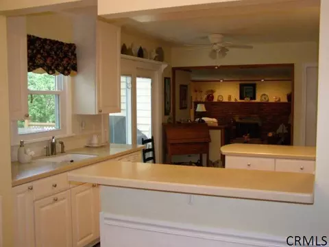 26 Longmeadow Dr, Delmar, NY 12054 photo 7