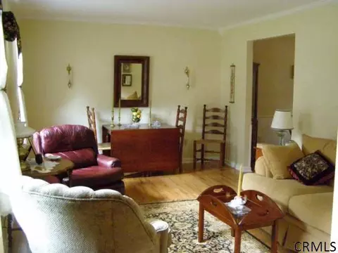 26 Longmeadow Dr, Delmar, NY 12054 photo 4