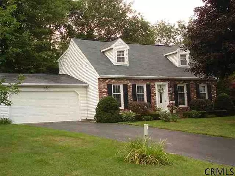 10 Brinker Cir, Glenmont, NY 12077 photo 1