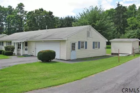 21 Putman Ave, Fonda, NY 12068 photo 2