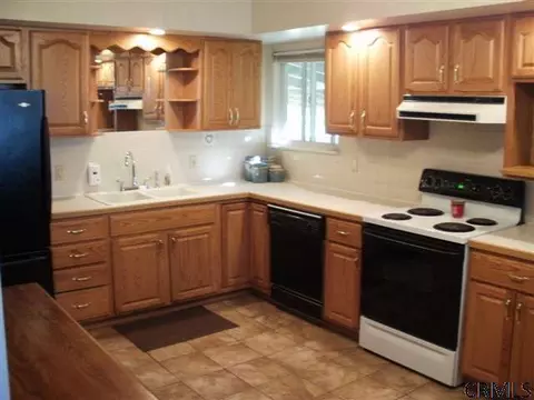 130 Ray Ave, Schenectady, NY 12304 photo 4