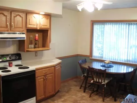 130 Ray Ave, Schenectady, NY 12304 photo 5