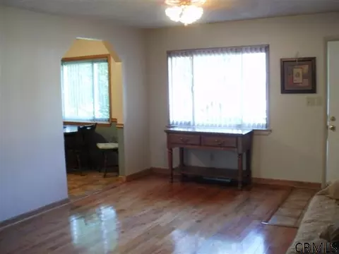 130 Ray Ave, Schenectady, NY 12304 photo 3