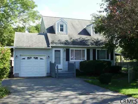 130 Ray Ave, Schenectady, NY 12304 photo 1