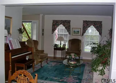 29 Swan Pl, Slingerlands, NY 12159 photo 2