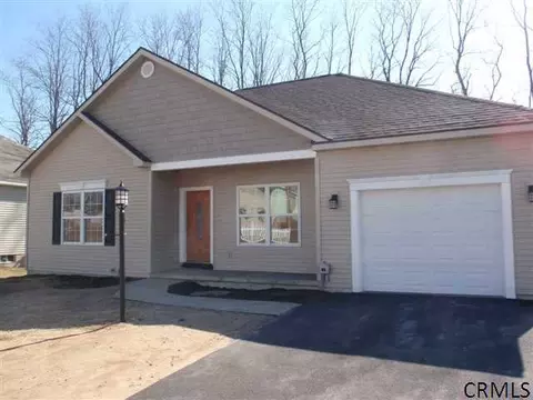 2872 Olean St, Schenectady, NY 12303 photo 1