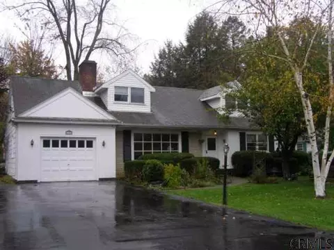 10 Mayfair Dr, Slingerlands, NY 12159 photo 1