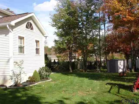 2 Willowbrook Ter, Halfmoon, NY 12065 photo 3