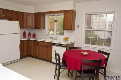 85 Berwick Rd, Delmar, NY 12054 photo 3