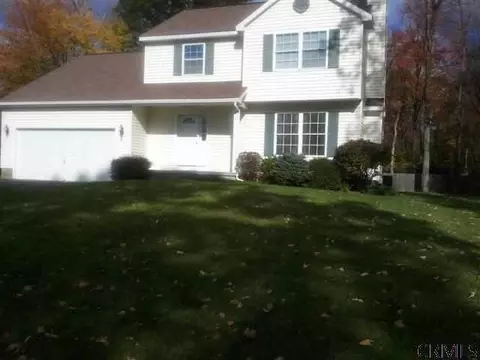 4 Kyle Dr, Halfmoon, NY 12065 photo 1