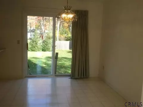 4 Kyle Dr, Halfmoon, NY 12065 photo 4