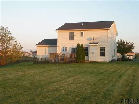 24 Bent Grass Dr, Halfmoon, NY 12118 photo 2