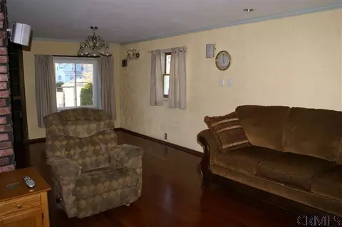 41 Chiswell St, Schenectady, NY 12304 photo 8