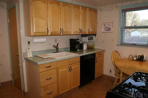 41 Chiswell St, Schenectady, NY 12304 photo 5