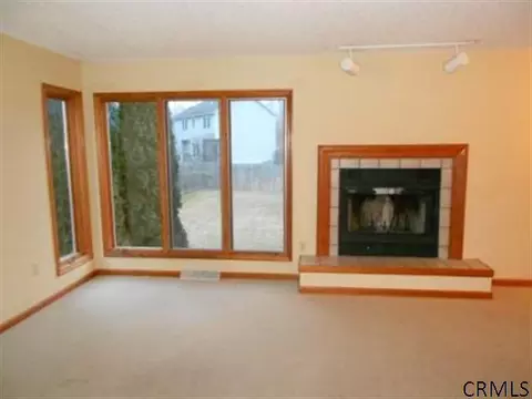 24 Captains Blvd, Halfmoon, NY 12188 photo 2