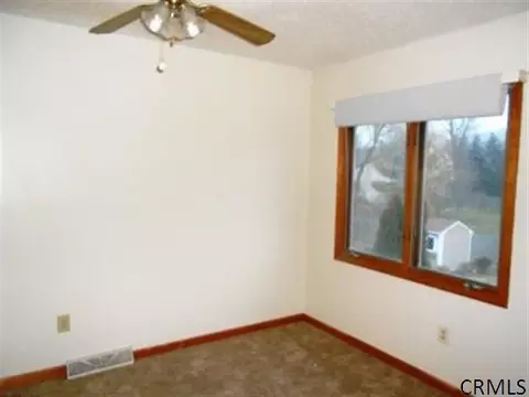 24 Captains Blvd, Halfmoon, NY 12188 photo 11