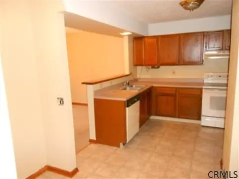 24 Captains Blvd, Halfmoon, NY 12188 photo 6