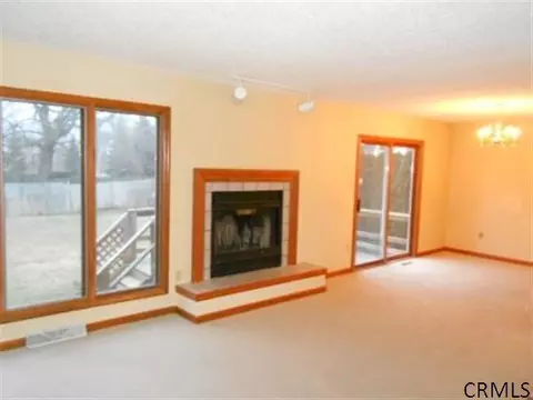 24 Captains Blvd, Halfmoon, NY 12188 photo 3