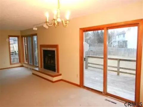 24 Captains Blvd, Halfmoon, NY 12188 photo 4