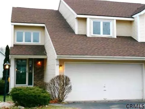 24 Captains Blvd, Halfmoon, NY 12188 photo 1