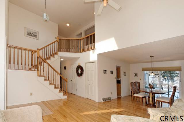 829 Red Oak Dr, Schenectady, NY 12309 photo 2