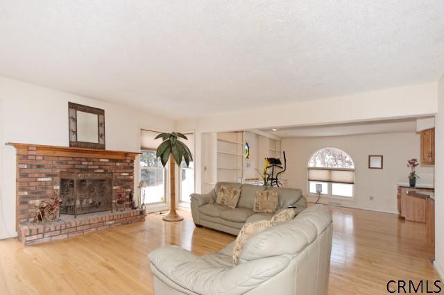 829 Red Oak Dr, Schenectady, NY 12309 photo 6