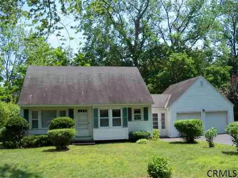 1 Vagele Ln, Glenmont, NY 12077 photo 1