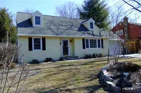 8 Jefferson Rd, Glenmont, NY 12077 photo 1