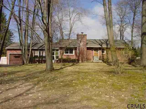 17 Beverly Dr, Albany, NY 12203 photo 1