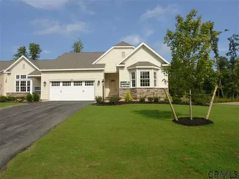 120 Sheldon Dr, Halfmoon, NY 12118 photo 1