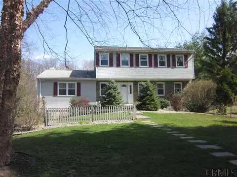 13 Middlesex Dr, Slingerlands, NY 12159 photo 1