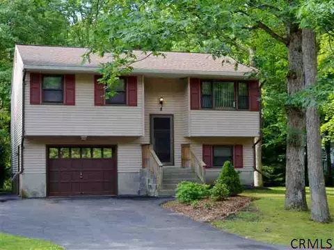 8 White Oak Path, Ballston Spa, NY 12020 photo 1