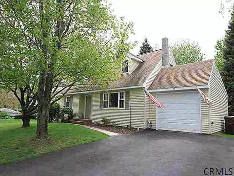 26 Hancock Dr, Glenmont, NY 12077 photo 1