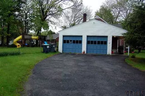 121 Lansing Rd, Schenectady, NY 12304 photo 2