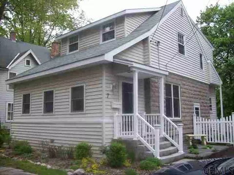 7 Pineridge Pl, Delmar, NY 12054 photo 1
