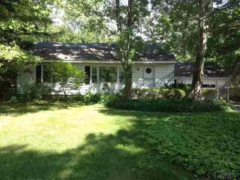 7 Evelyn Dr, Delmar, NY 12054 photo 1