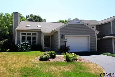 205 Walnut Ln, Slingerlands, NY 12159 photo 1