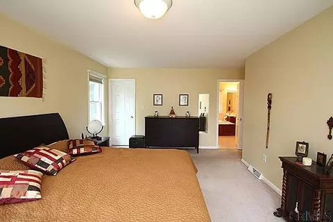 6 Gullane Dr, Slingerlands, NY 12159 photo 8