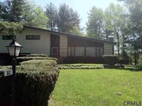 32 Erwin Dr, East Berne, NY 12059 photo 1