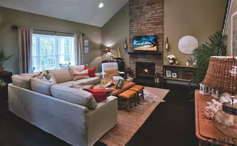 3 Foxhound Cir, Mechanicville, NY 12118 photo 2