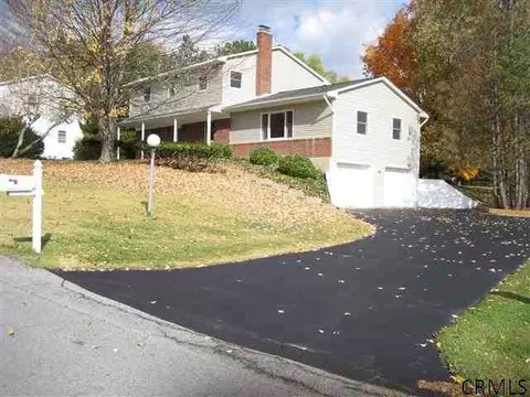 4 Chango Dr, Ballston Lake, NY 12019 photo 2