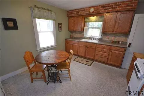 21 Oneida St, Glens Falls, NY 12801 photo 2