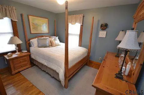 21 Oneida St, Glens Falls, NY 12801 photo 6