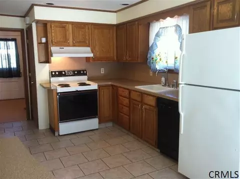 1066 Keyes Ave, Schenectady, NY 12309 photo 2