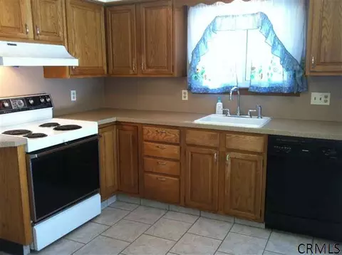1066 Keyes Ave, Schenectady, NY 12309 photo 3